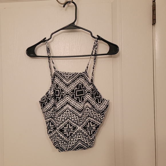 Chevron Tie Back Crop Top - Picture 3 of 5